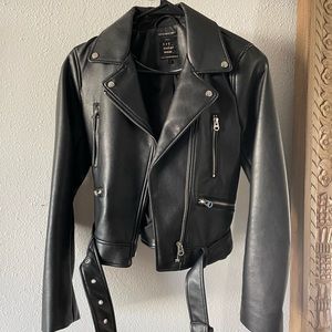 Zara faux leather jacket 🖤